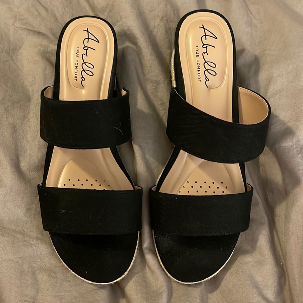 Abella True Comfort Wedge Sandal Size 9